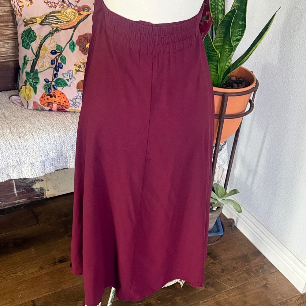 Button-Front Midi Skirt in Burgundy - Picture 3 of 8